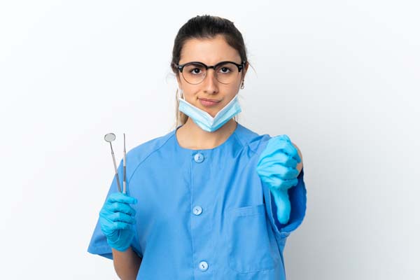 The Benefits Of Seeing An Oral Surgeon For Tooth Extractions